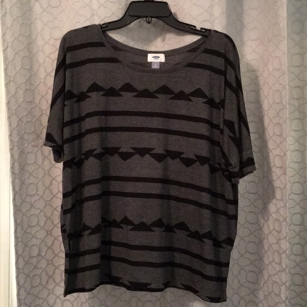 Black and gray tshirt!